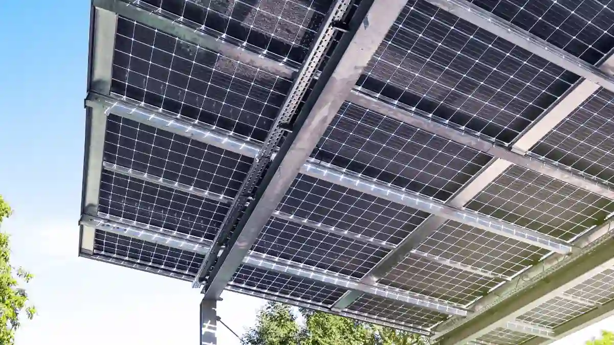 Carport fotovoltaici per aziende: vantaggi, costi e quando convengono